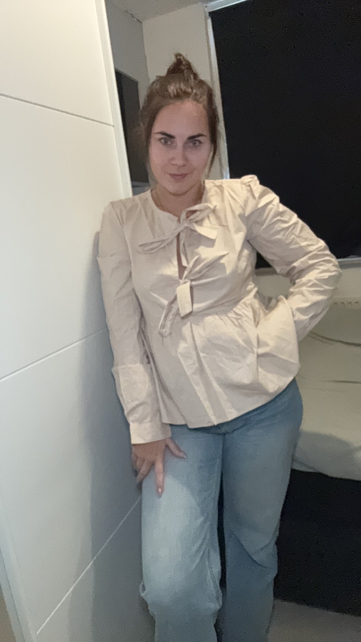 Jasmijn blouse met strikje beige