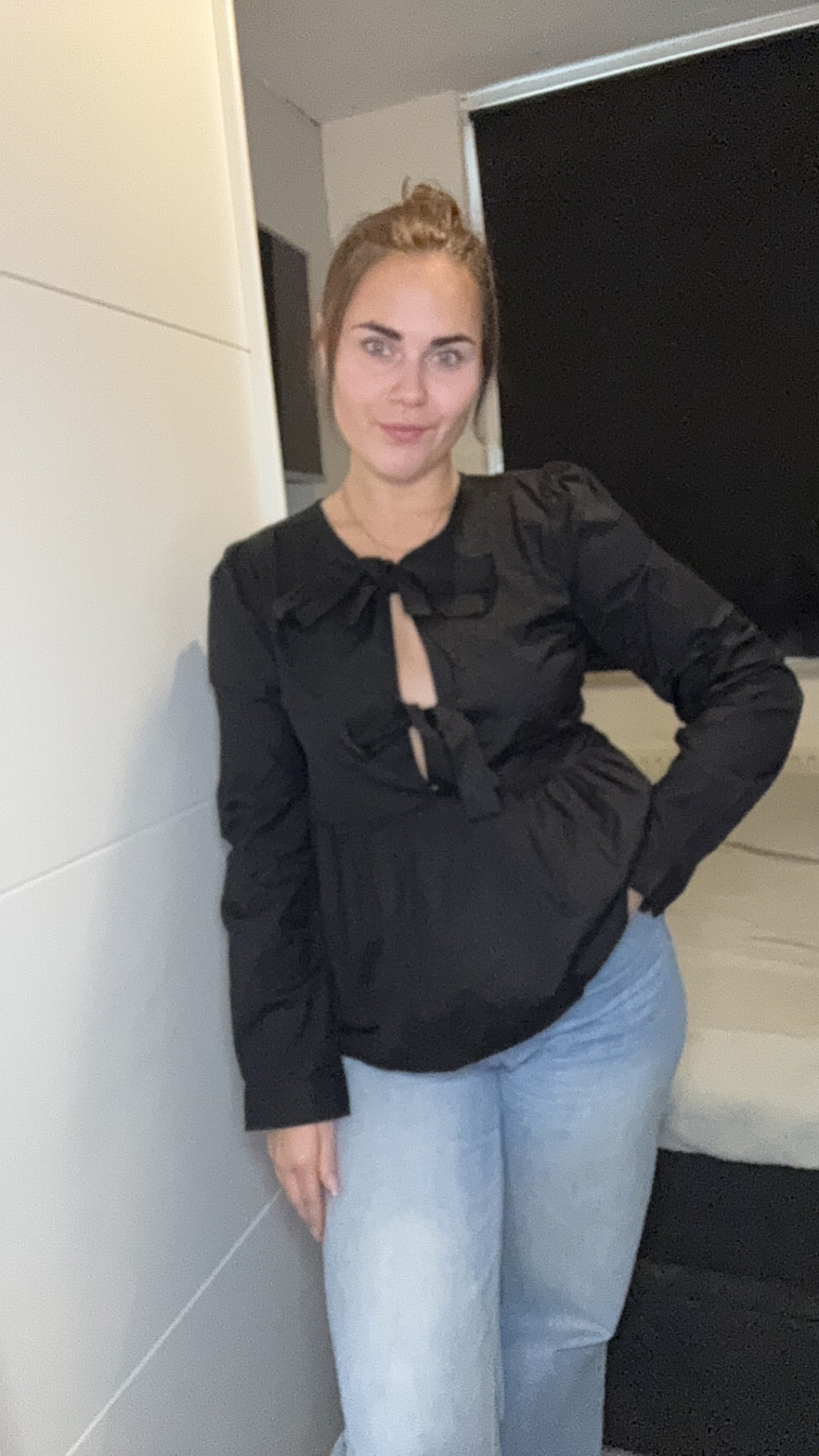 Jasmijn blouse met strikjes zwart