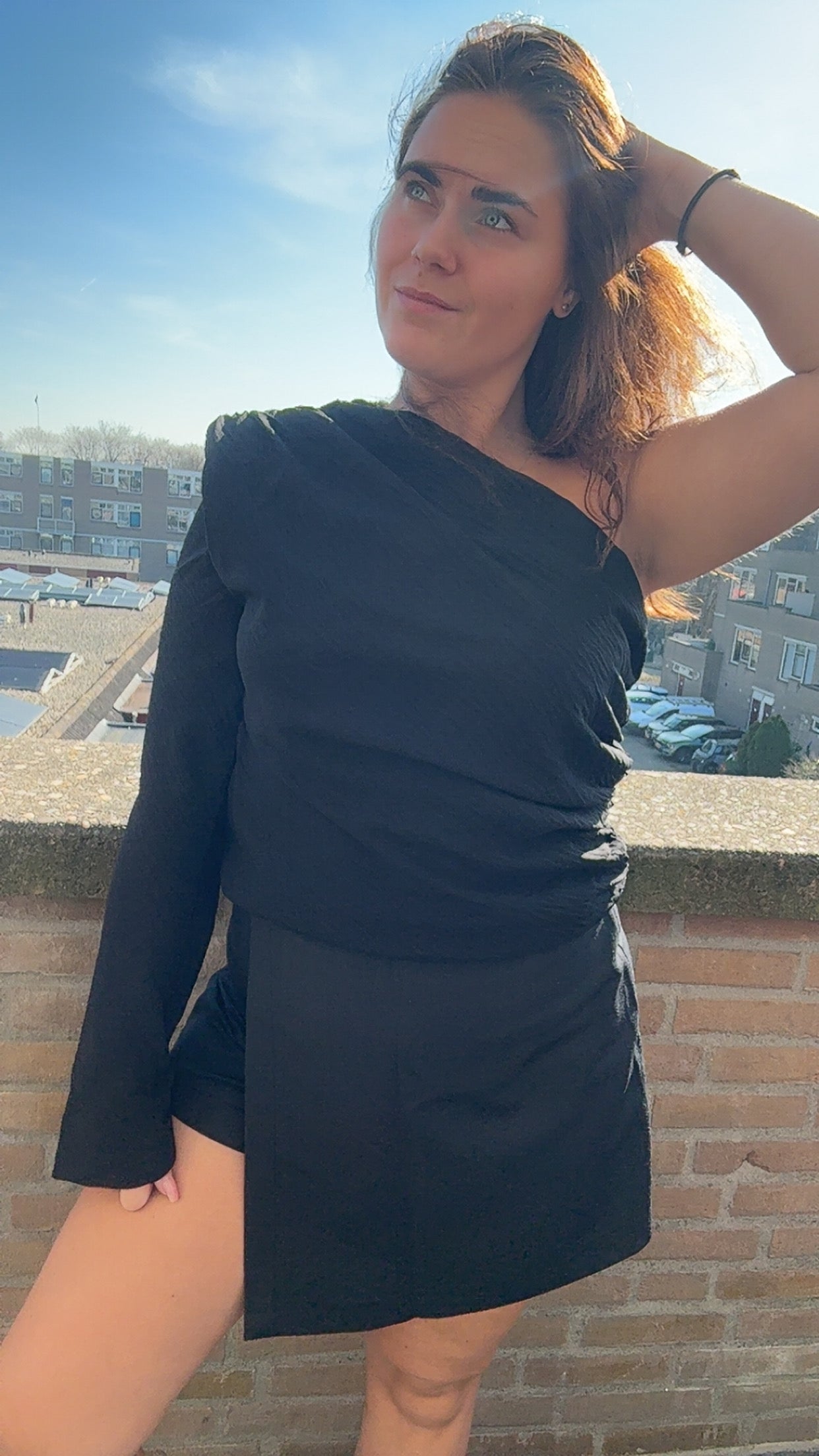 Daisy one shoulder blouse zwart