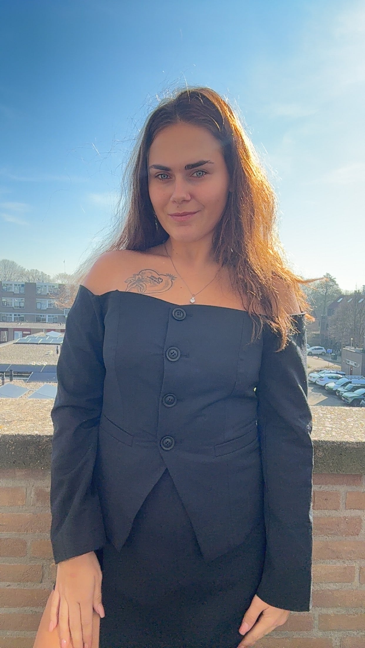 Lela off shoulder blazer top zwart