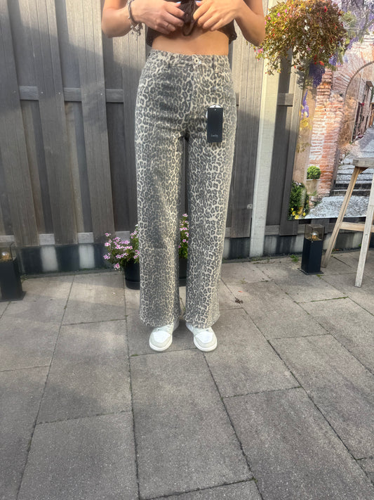 Leopard jeans