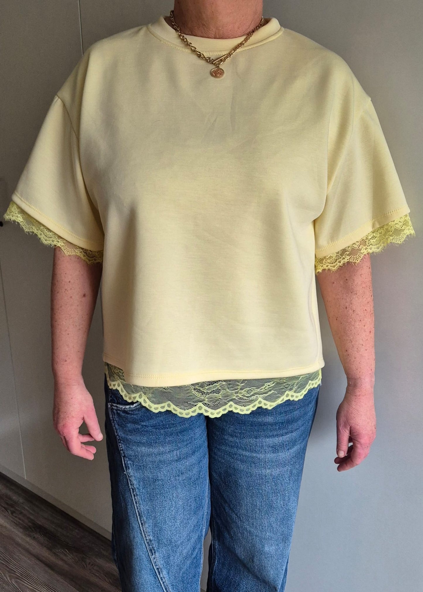 SPLIT BACK LACE TEE YELLOW