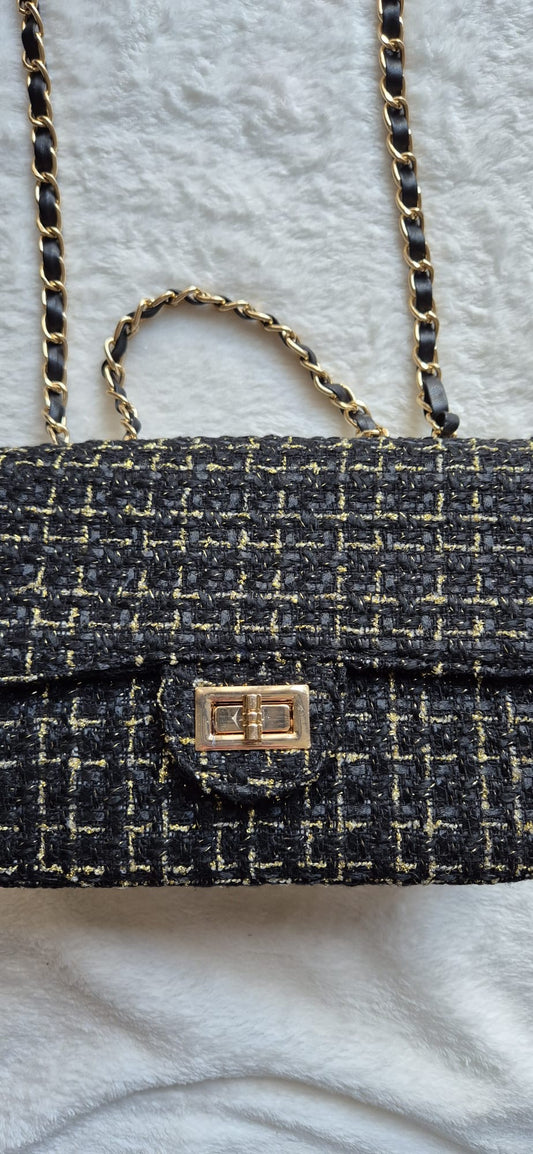 Mona tas navy